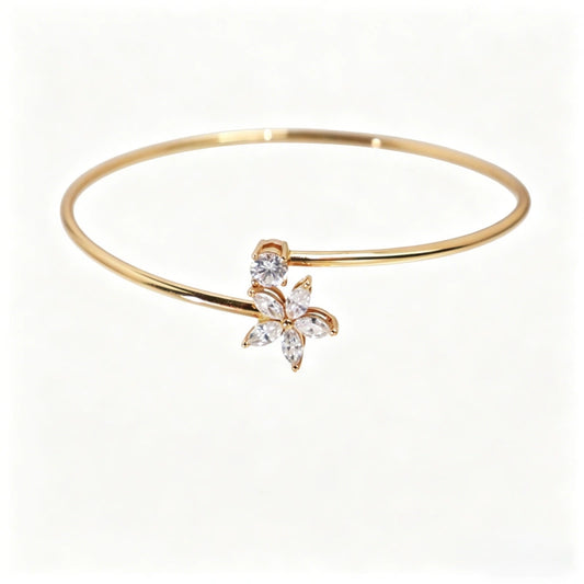 Custom 18K Gold Floral Diamond Bracelet — Exquisite Fine Jewelry for Engagements or Weddings, Featuring IGI-Certified Lab-Grown Diamonds
