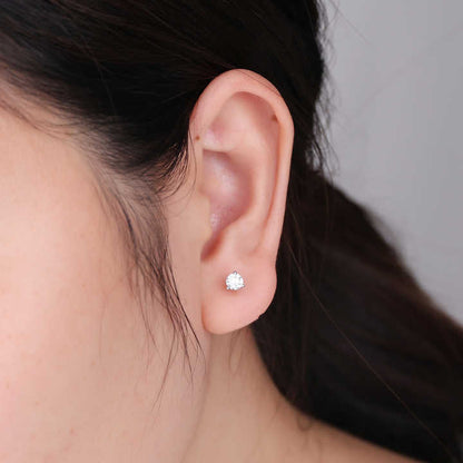 18k gold top quality three claws IGI certified natural diamond stud earrings